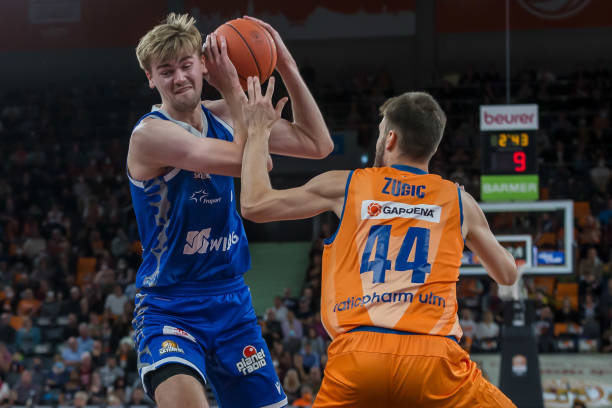 小组形势一 小组形势一