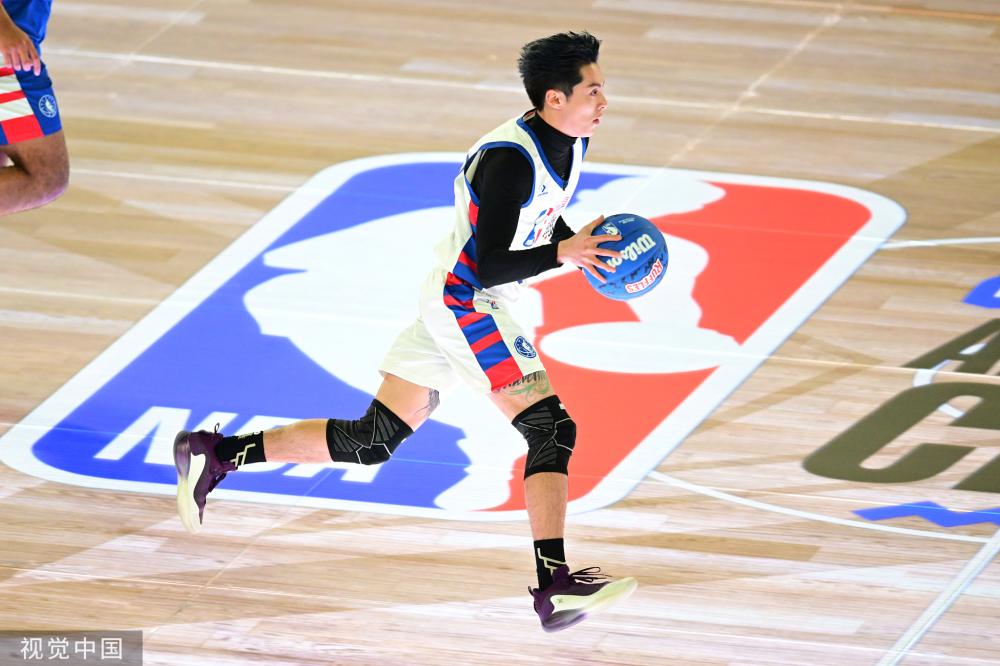 凭借流畅的 凭借流畅的