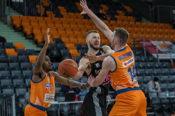 一步巩固曼 一步巩固曼