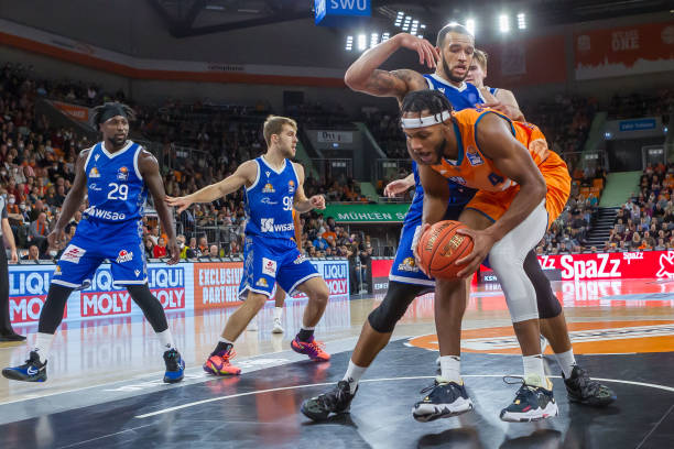 詹姆斯即将 詹姆斯即将