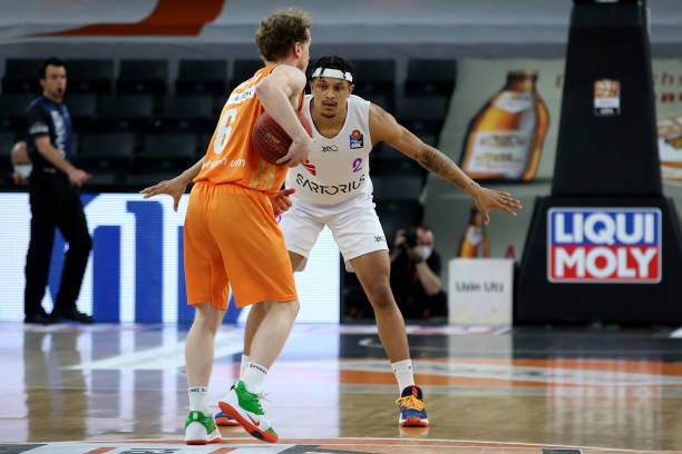 不仅是对足 不仅是对足